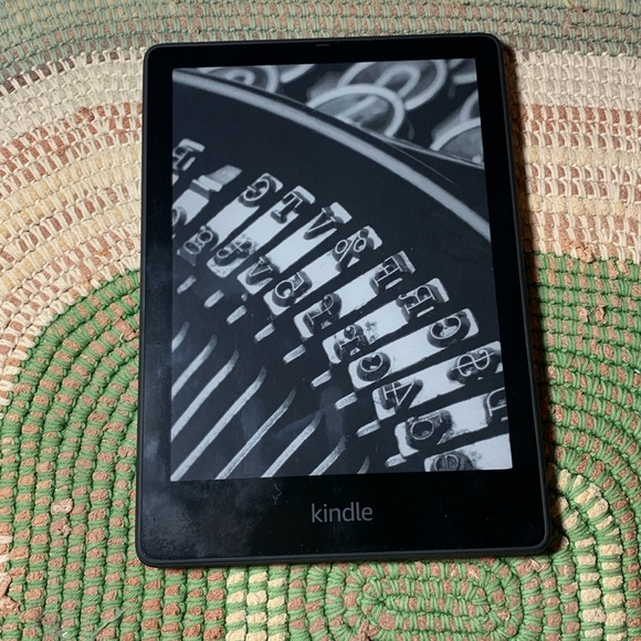 Kindle Other - Kindle Paperwhite Signature Edition. Model: M2L4EK, 11th Generation, 32 GB